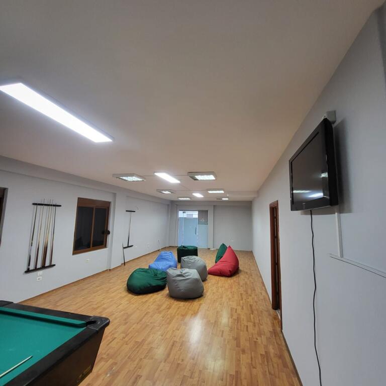 📦 Jepet me qira magazinë/depo 📍 Mbikalimi i Komunës së Parisit