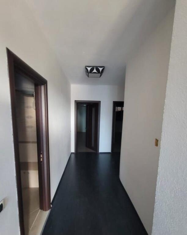 In vendita edificio multifunzionale di 5 piani a Sauk