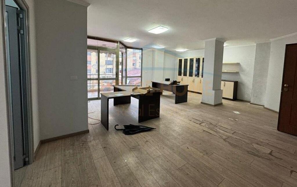 Shitet Apartament 2+1 Rruga Muhamet Gjollesha, Tirane