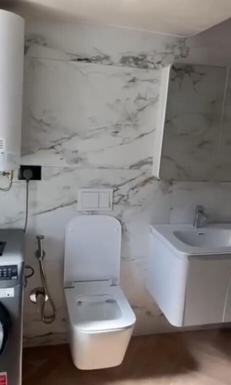 📍 Jepet Garsoniere me Qira – Myslym Shyri