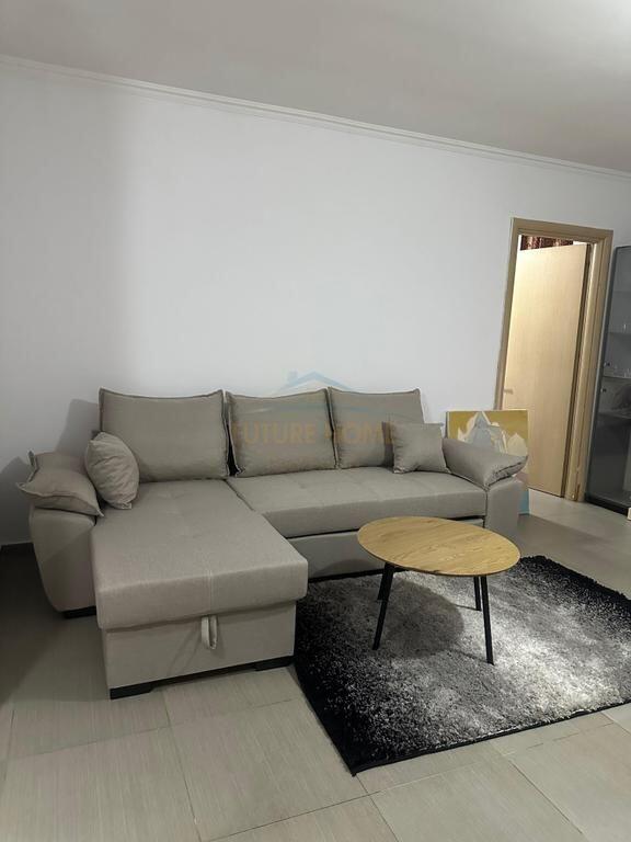 Jap me Qera, Apartament 2+1, Komuna e Parisit, Tirane