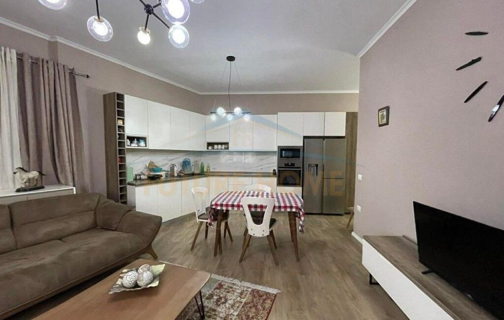 Shitet , Apartament 2+1,Kopshti Zoologjik,Tirane