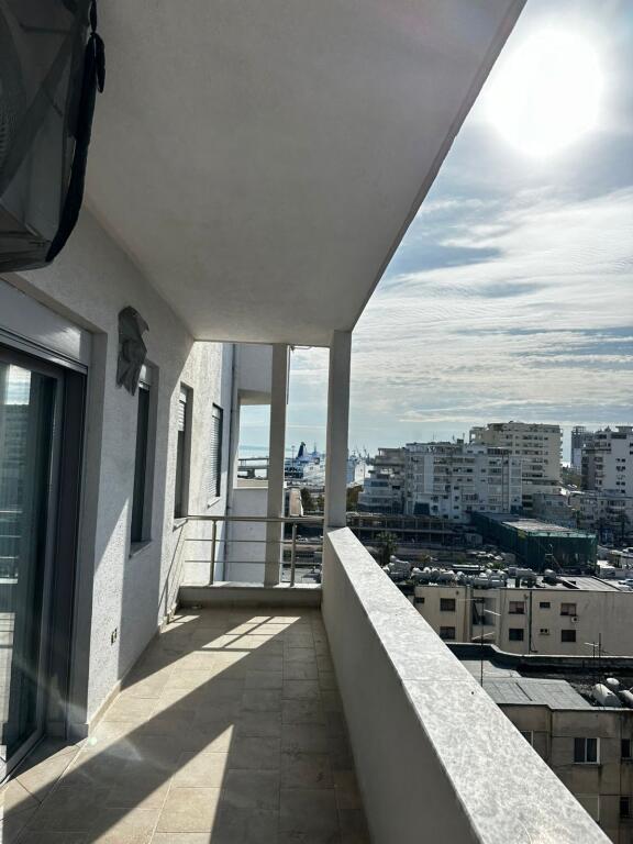 🏙️ Shitet apartament 3+1 me pamje panoramike nga Porti dhe Muzeumi i Durrësit!