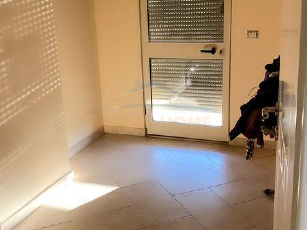 Shitet, Apartament 4+2, Astir, Tiranë