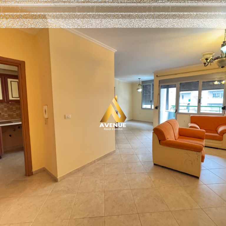 Jepet me Qira  Ambient për zyra 166 m2, Apartament 3+1+2, Tiranë