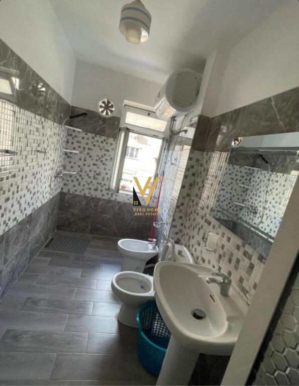 JEPET APARTAMENT 2+1 ME QIRA TE PARKU I AUTOBUZAVE 700 EURO