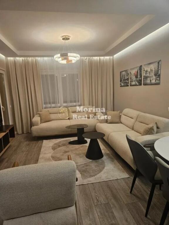Qera, Apartament 2+1, Sheshi Shqiponja , Rruga Dritan Hoxha, 700 Euro/muaj