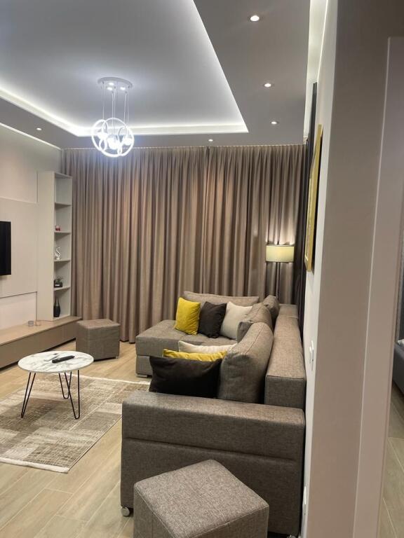 Jepet apartament me qira 1+1 Parku Olimpik,Komuna e Parisit