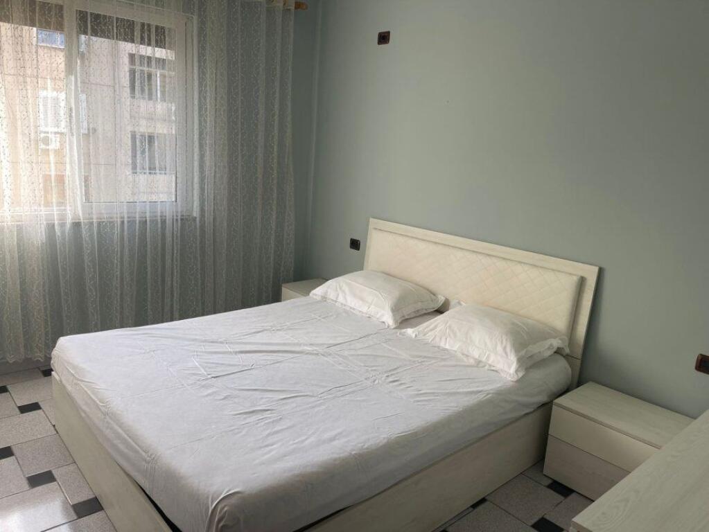 🏢Ish Parku Autobuzave,Rr.Ndre Mjeda,jepet me qera apartament ,2+1,i mobiluar 700Euro