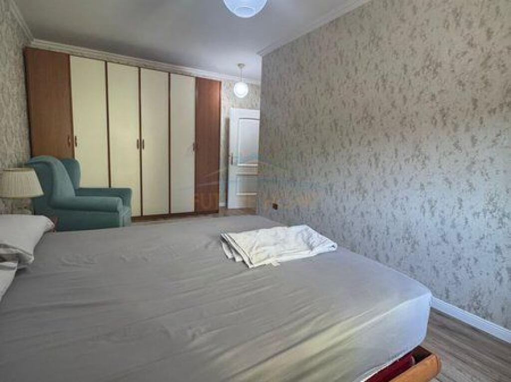 Shitet, Apartament 2+1+2, Bllok, Tirane.