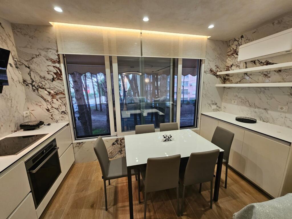 Shitet super apartament 2+1+ depo ne zonen e malit te robit