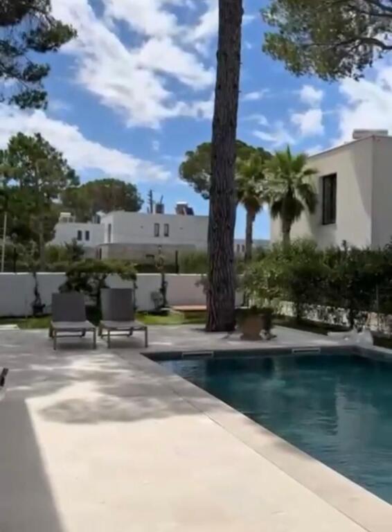 Shitet, Vilë Individuale, Kompleksi "San Pietro", Gjiri i Lalëzit