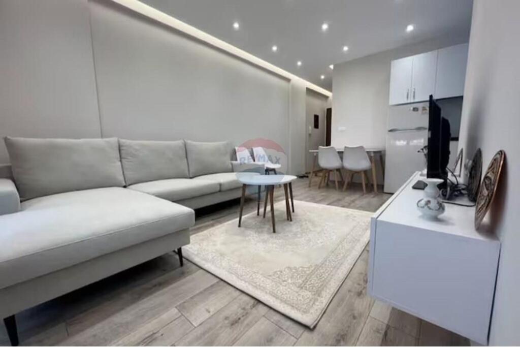 Apartment 1+1 for sale near Qemal Stafa Street in the New Bazaar area.