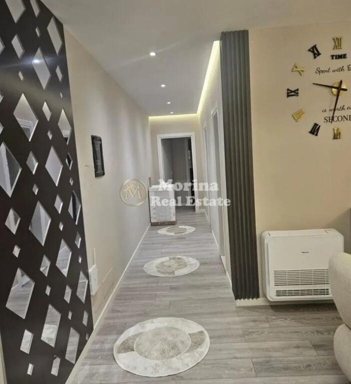 Qera, Apartament 2+1, Sheshi Shqiponja , Rruga Dritan Hoxha, 700 Euro/muaj