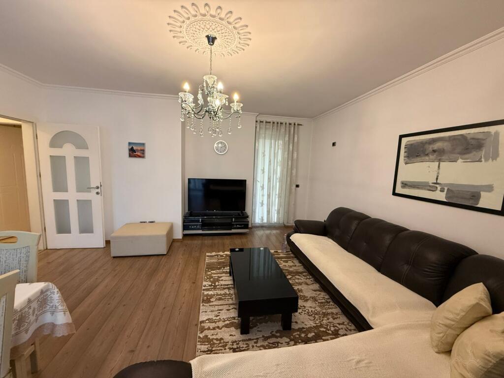 Appartamento in affitto 3+1+2+2 Balconi vicino al Giardino Zoologico, botanico, vicino alla pizzeria Pavarotti