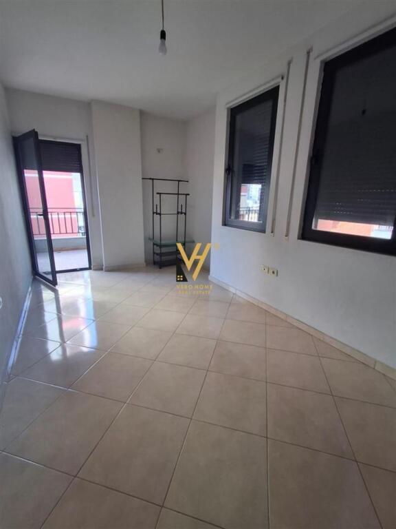 VENDESI APPARTAMENTO 2+1+BLK IN VIA MILTO SOTIR GURA, ASTIR 150.000 EURO