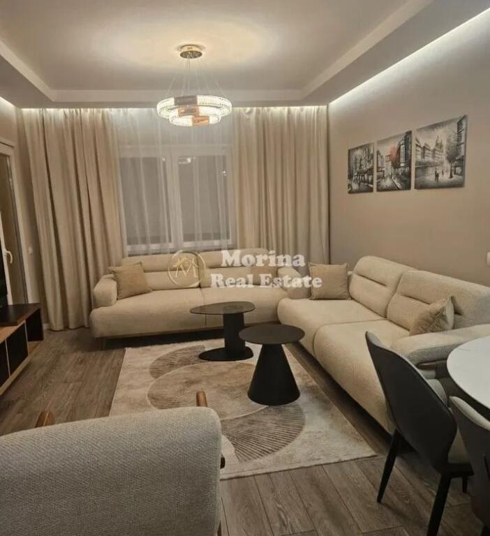 Qera, Apartament 2+1, Sheshi Shqiponja , Rruga Dritan Hoxha, 700 Euro/muaj
