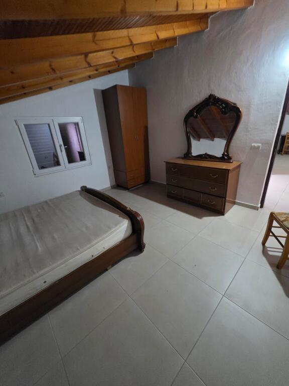 Jepet me qira kati i trete i nje shtepie private 3+1 ne lagje 17