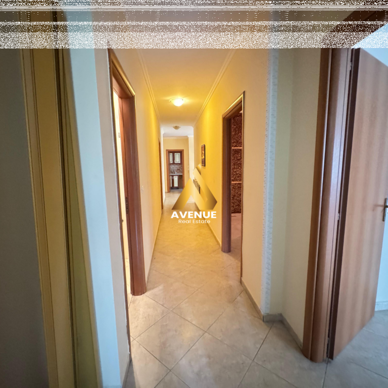 Jepet me Qira  Ambient për zyra 166 m2, Apartament 3+1+2, Tiranë