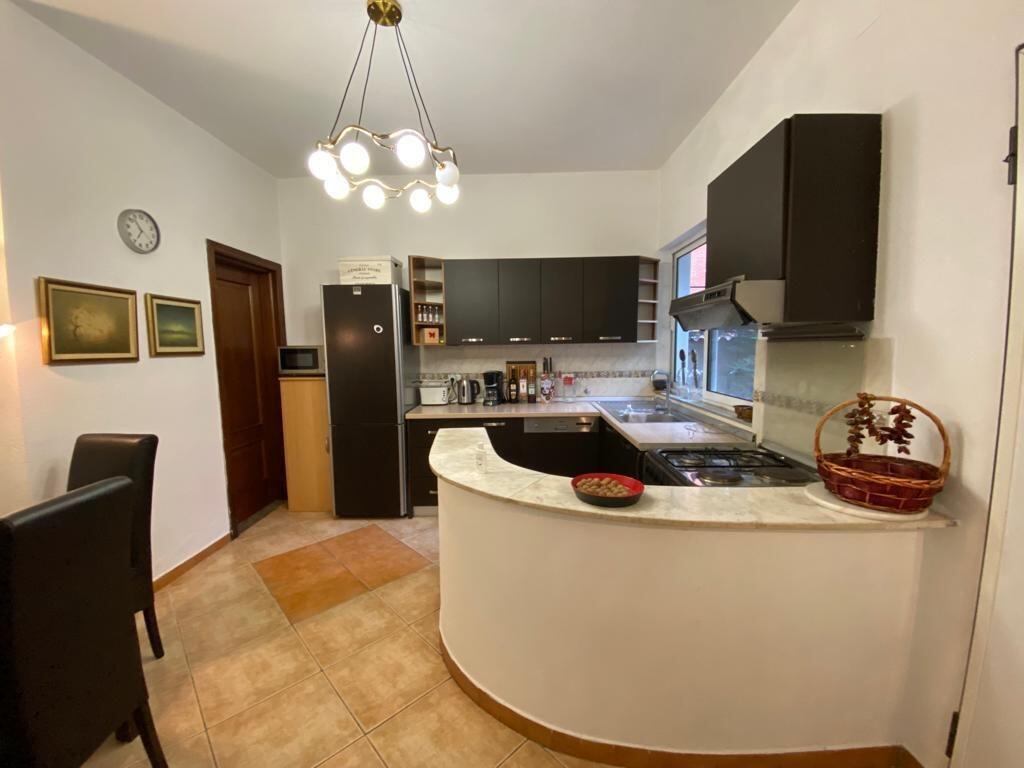 🏡Jepet me qera Apartament Dublex 4+1+2  📍Adresa : 21 Dhjetori Afer Mondjalit