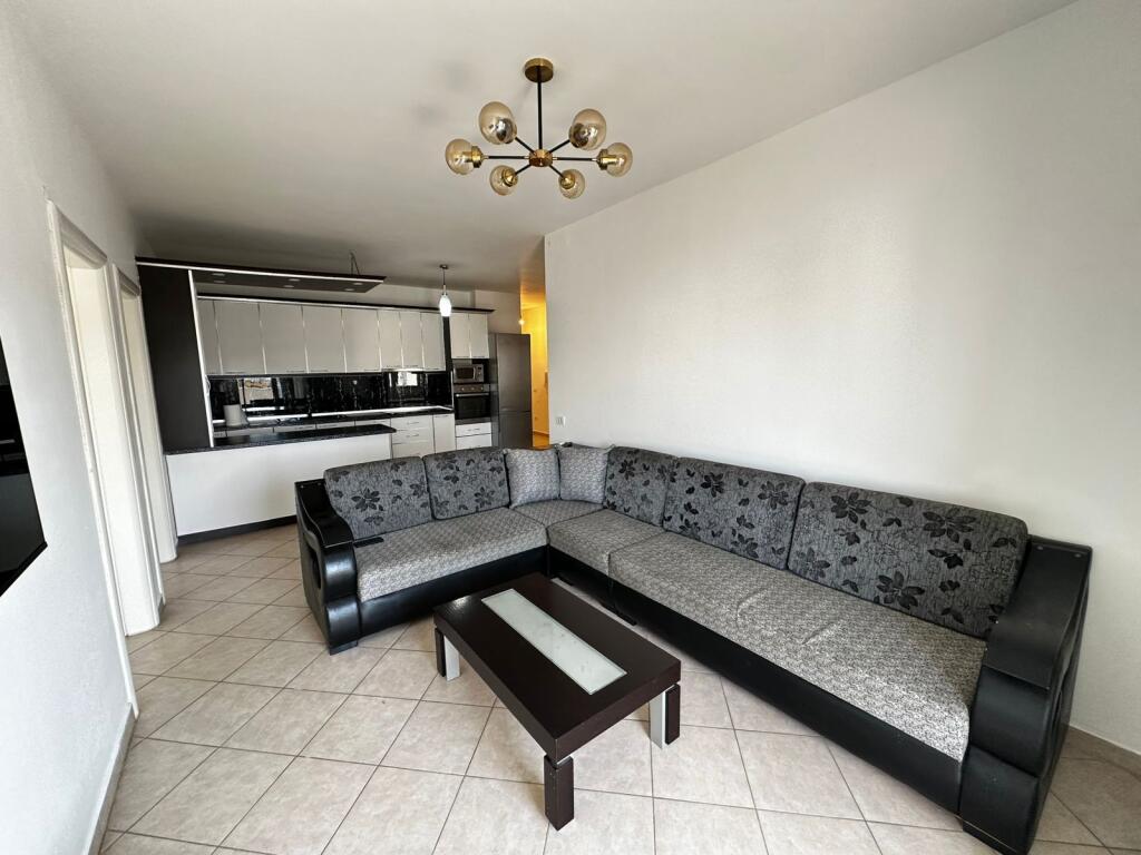 🏙️ Shitet apartament 3+1 me pamje panoramike nga Porti dhe Muzeumi i Durrësit!
