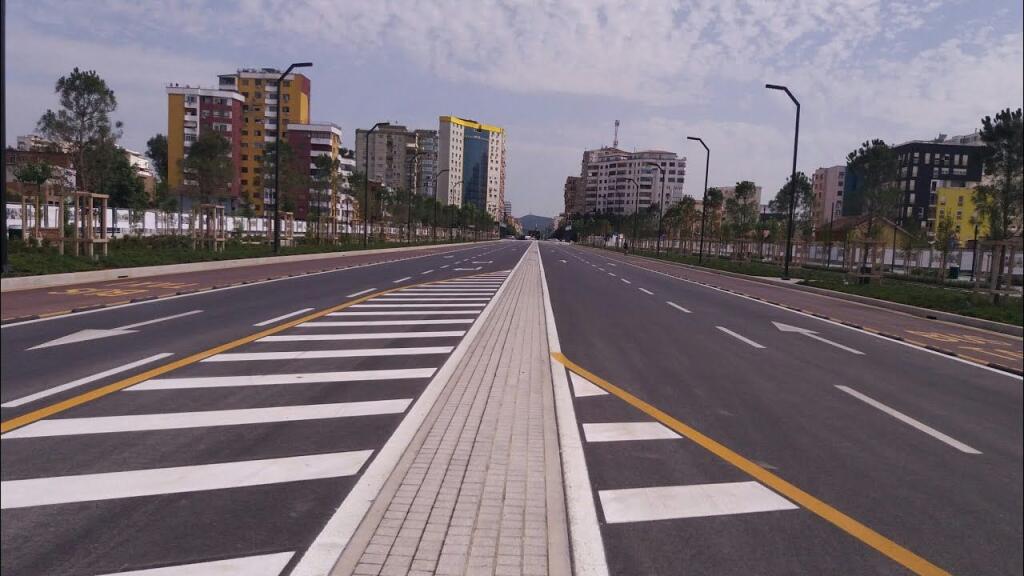 Shitet apartament 2+1 +2 tualete tek Usluga