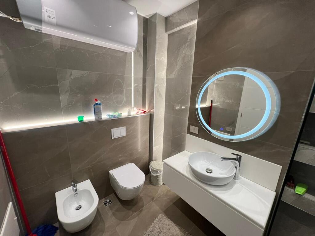 APARTAMENT 2+1 PER QERA TE LIQENI I THATE