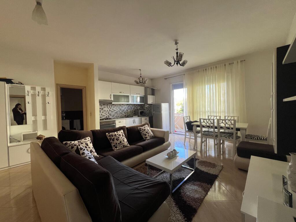 Apartament 1+1 me Qira, Rruga e Thesarit te Shtetit