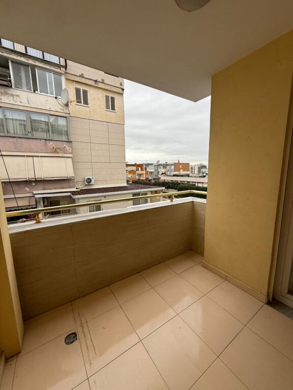 Appartamento in affitto 3+1+2+2 Balconi vicino al Giardino Zoologico, botanico, vicino alla pizzeria Pavarotti