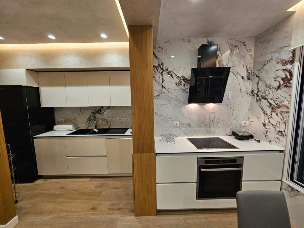 Shitet super apartament 2+1+ depo ne zonen e malit te robit