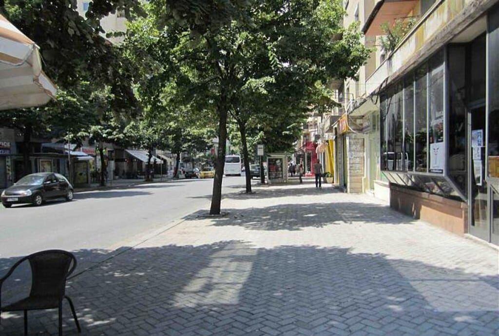 Locale Commerciale in Vendita, presso la Libreria Universitaria !