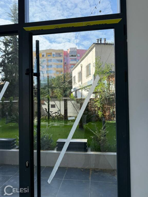 JEPET ME QERA NJESI 36 M2 (Mund te jepen dy njesi bashk 72m2)
