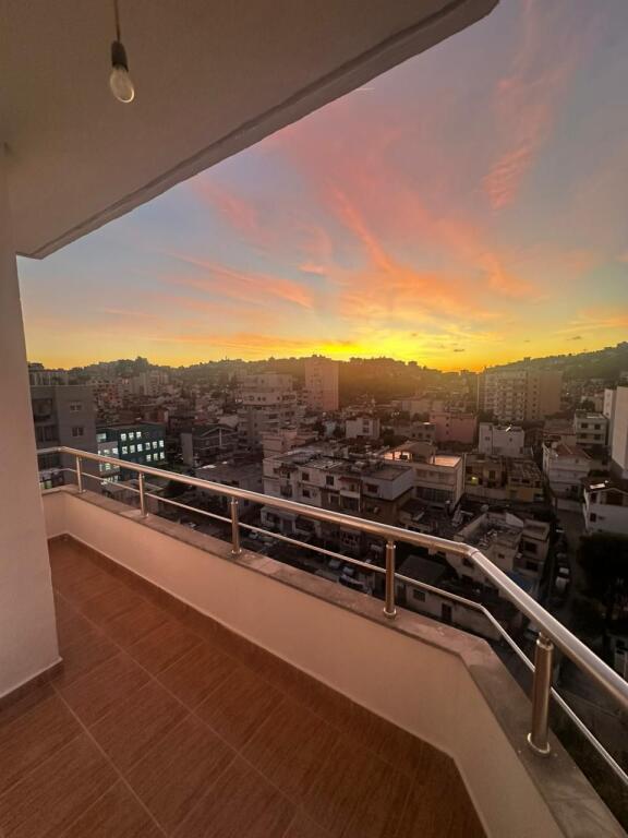 🏡 SHITET APARTAMENT 2+1 + 3 BALKONE POLICIA DURRES