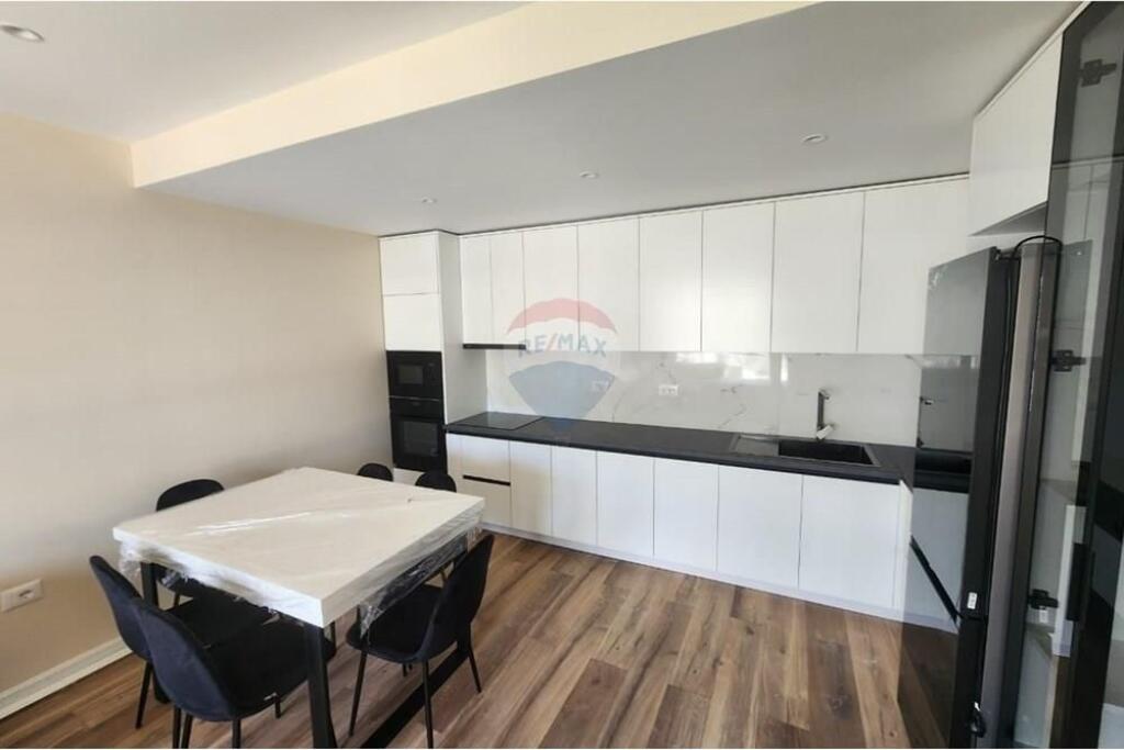 Apartament per qira Porcelan