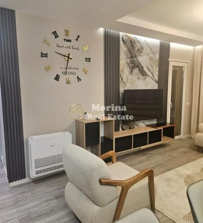 Qera, Apartament 2+1, Sheshi Shqiponja , Rruga Dritan Hoxha, 700 Euro/muaj
