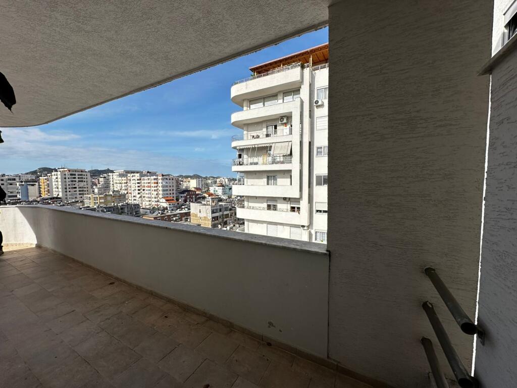🏙️ Shitet apartament 3+1 me pamje panoramike nga Porti dhe Muzeumi i Durrësit!