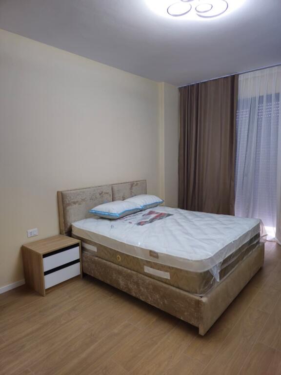 APARTAMENT 2+1 ME VERANDE + PARKIM PER QERA TEK LIQENI I THATE