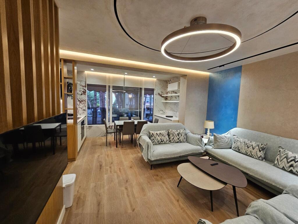 Shitet super apartament 2+1+ depo ne zonen e malit te robit