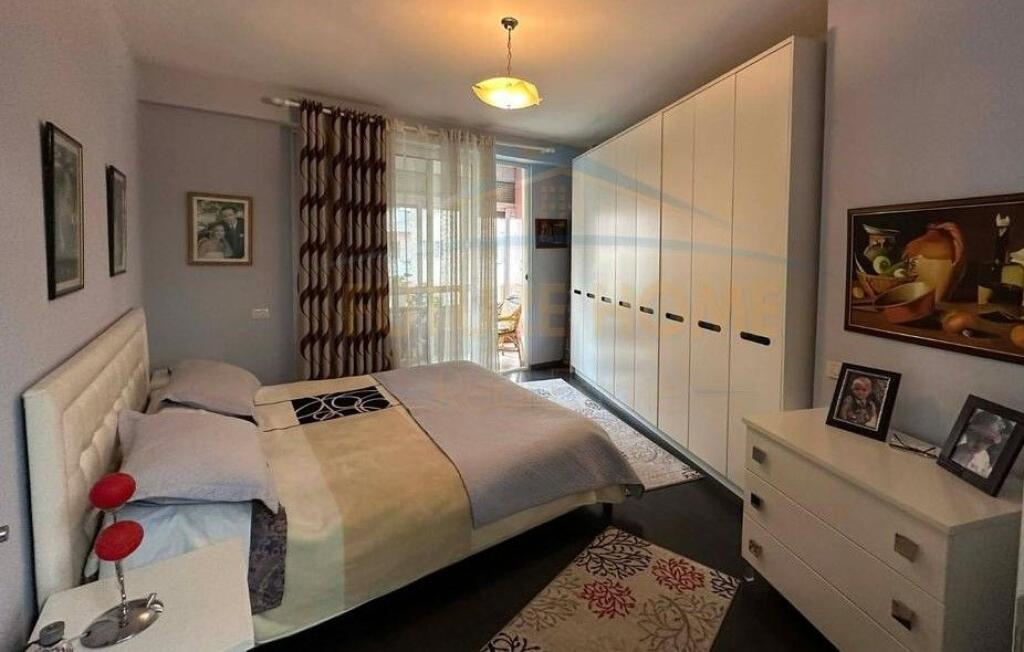 Shitet, Apartament 2+1, Unaza e Re , Tirane