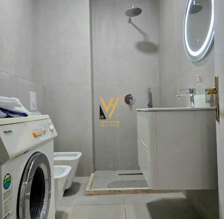 JEPET APARTAMENT 2+1+BLK ME QIRA TE KOMUNA E PARISIT 850 EURO