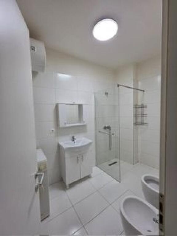 Apartament 1+1 te bulevardi ri Avid (by usluga)
