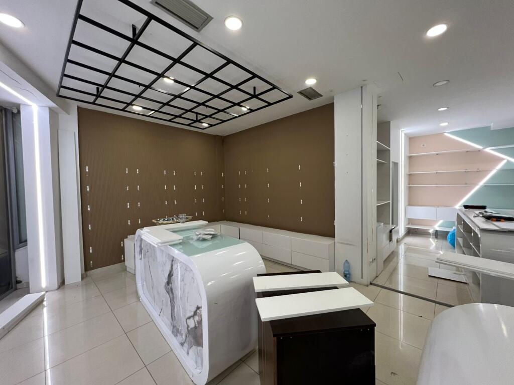 Dyqan Me Qera tek ish Parku i Autobusave (ID BD21764) Tirane