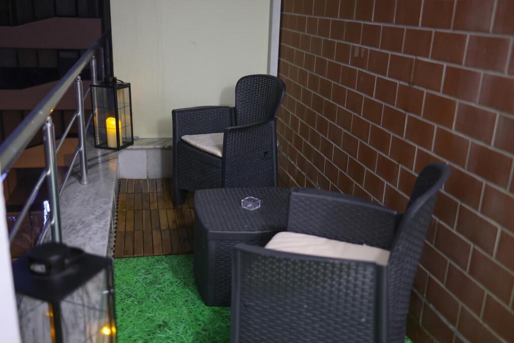 APARTAMENT 1+1 DHE GARSIONERE ME QERA BULEVARDI RI 150.000 LEKE