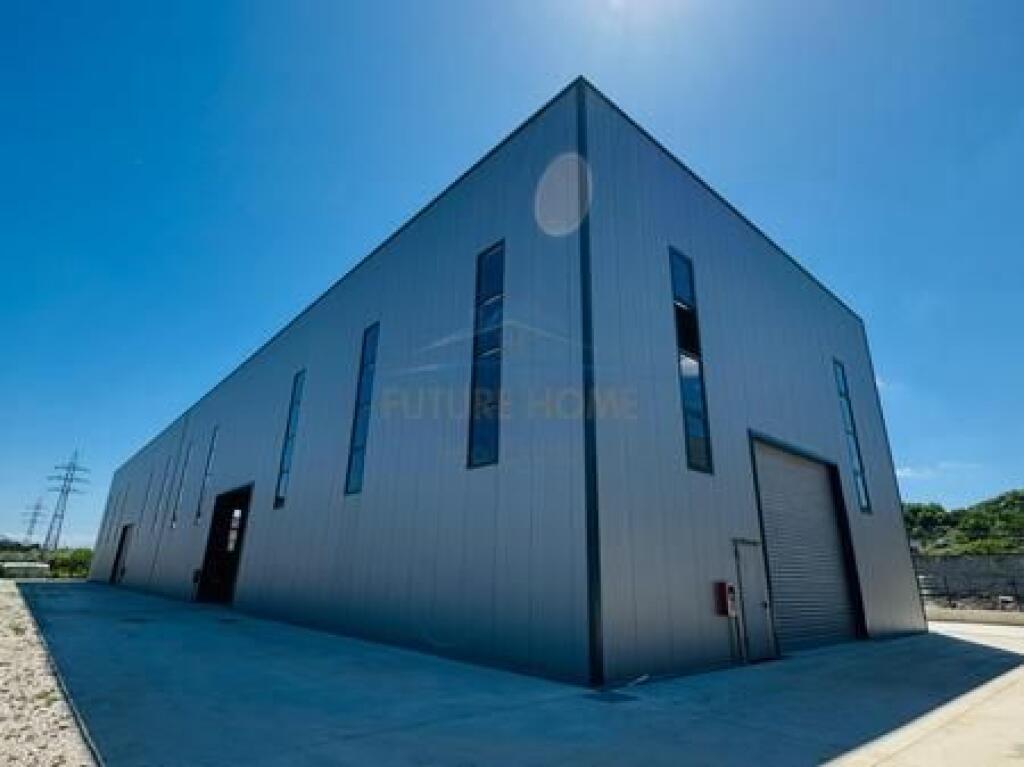 Shitet, Kapanon, Autostrada Tiranë-Durrës.