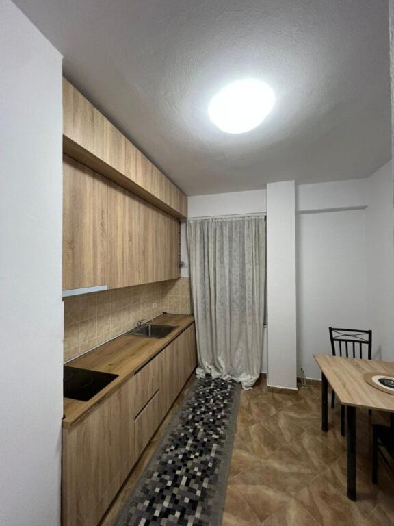 Apartament Me Qera 1+1 Tek Komuna e Parisit (ID B2101356) Tirane​