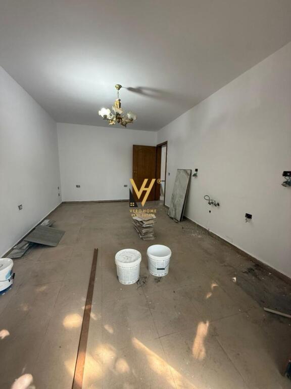 JEPET AMBIENT BIZNESI 70 M2 ME QERA NE VASIL SHANTO 50.000 LEKE