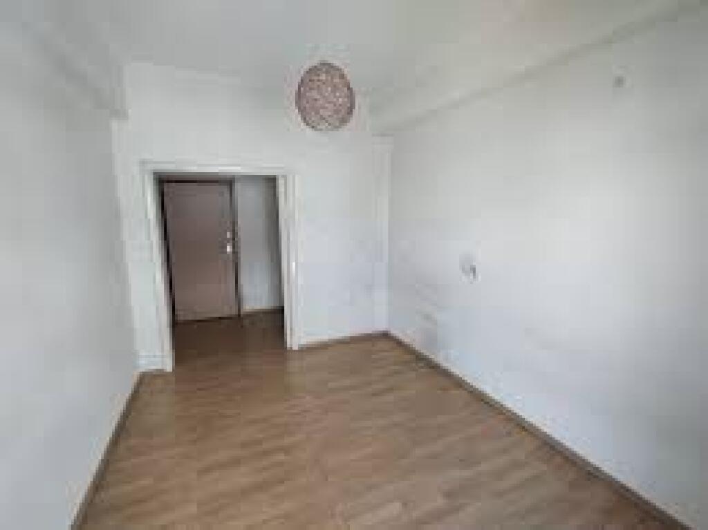 Zyre me Qera Tek Mine Peza (ID BZ2750) Tirane