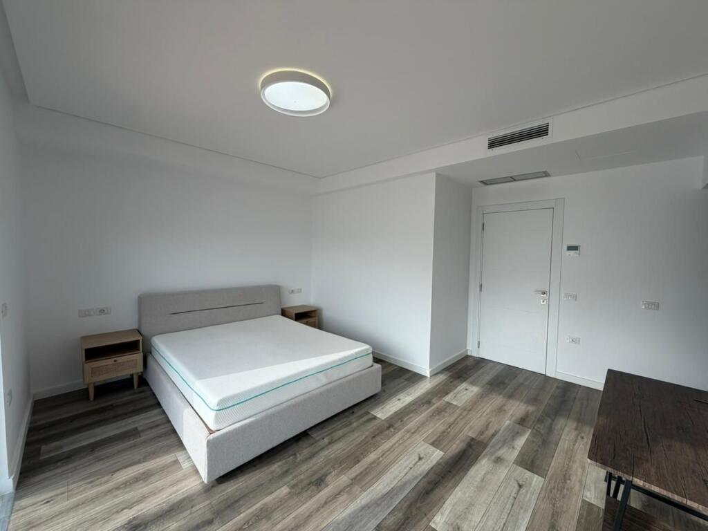 Vile 3-kateshe per qira ne rezidence fare prane TEG