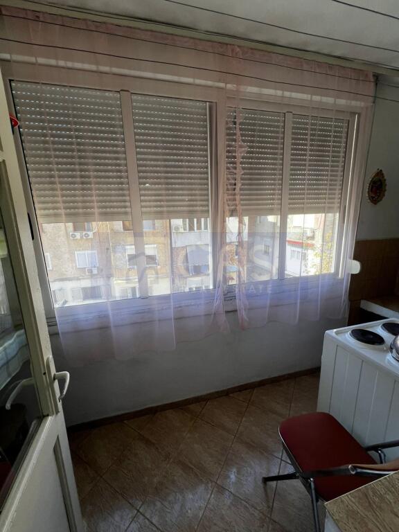 Si affitta appartamento 1+1 in Via dei Kosovari.