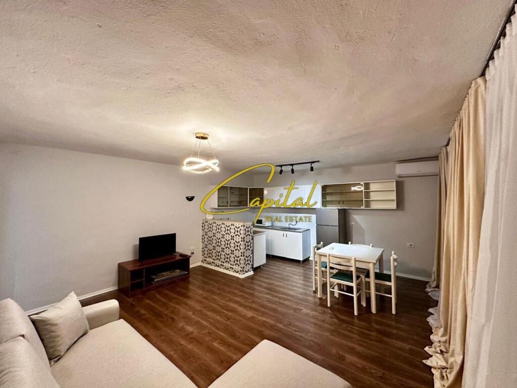 APARTAMENT ME QERA 1+1 QENDER 60.000 LEKE